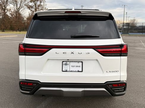 Used 2025 Lexus LX 600 4WD w/ Luxury Package image 6