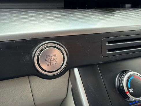 Certified 2024 Kia Carnival LX FWD image 8