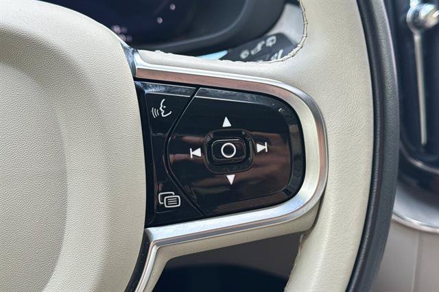 Certified 2024 Volvo XC60 T8 Plus w/ Protection Package Premier AWD/4WD image 29