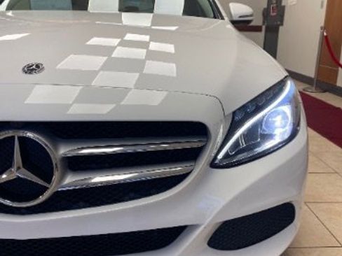 Used 2018 Mercedes-Benz C 350e Sedan w/ Premium Package image 10