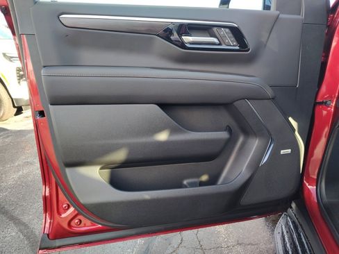 New 2026 Chevrolet Suburban Premier image 18