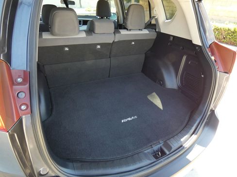 Used 2015 Toyota RAV4 LE image 69