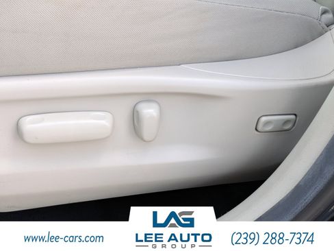 Used 2014 Toyota Venza LE FWD image 17