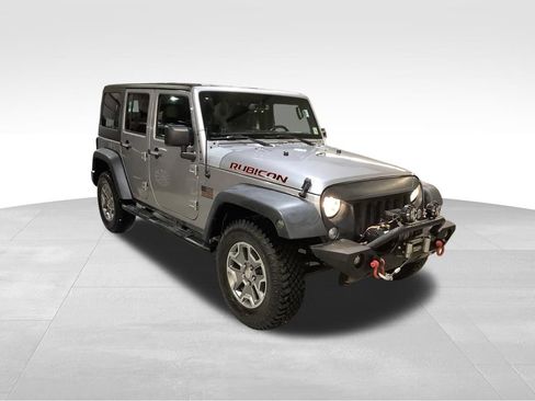 Used 2018 Jeep Wrangler Unlimited Rubicon w/ Connectivity Group AWD/4WD image 3
