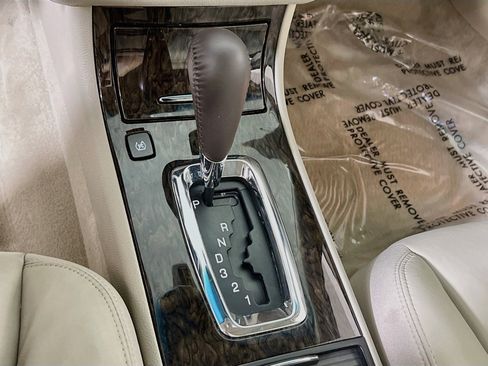 Used 2011 Cadillac DTS Luxury FWD image 15