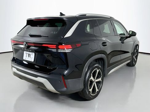 Certified 2025 Volkswagen Tiguan SE AWD/4WD image 5