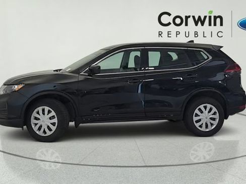 Used 2018 Nissan Rogue S AWD/4WD image 2