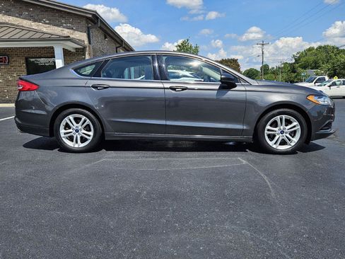 Used 2018 Ford Fusion SE w/ Fusion SE Technology Package FWD image 24