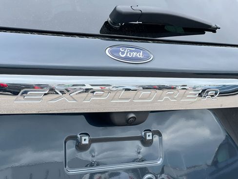 Used 2023 Ford Explorer XLT w/ Equipment Group 202A AWD/4WD image 12