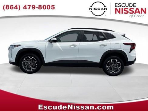 Used 2025 Chevrolet Trax LT FWD image 6