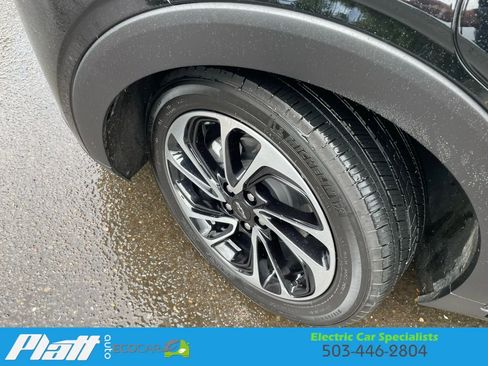 Used 2023 Chevrolet Bolt EUV Premier w/ Super Cruise Package image 12