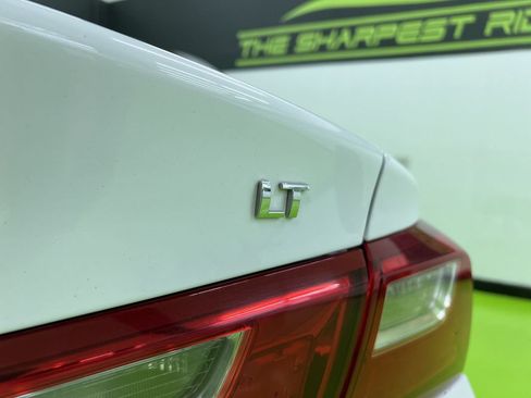 Used 2018 Chevrolet Malibu LT FWD image 22