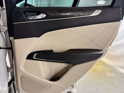Used 2017 Lincoln MKC Reserve FWD image 17