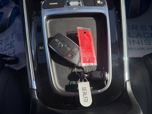 Used 2025 Mercedes-Benz GLA 250 4MATIC image 33