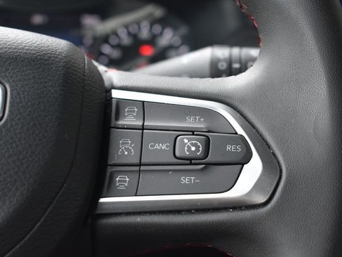 Used 2025 Jeep Compass Trailhawk AWD/4WD image 16