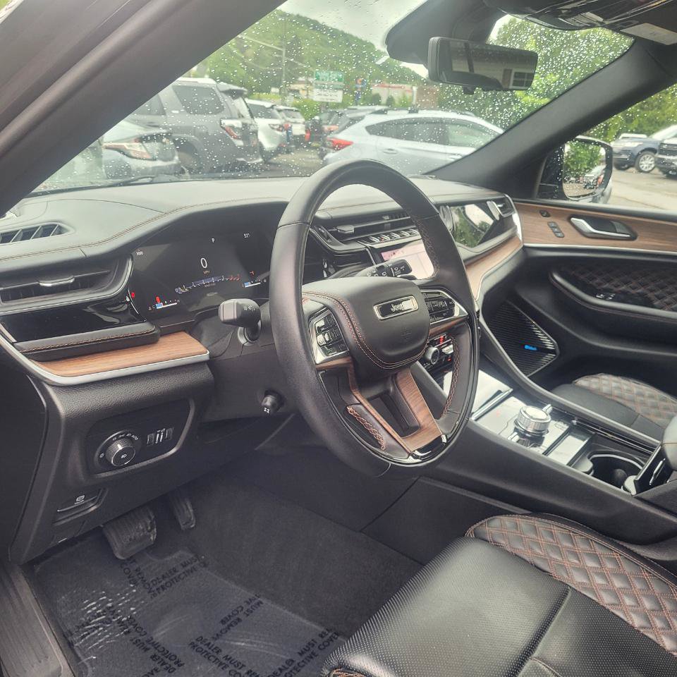 Used 2022 Jeep Grand Cherokee Summit w/ Adv Protech Group IV AWD/4WD image 14