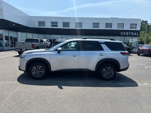 Used 2025 Nissan Pathfinder SV AWD/4WD image 2