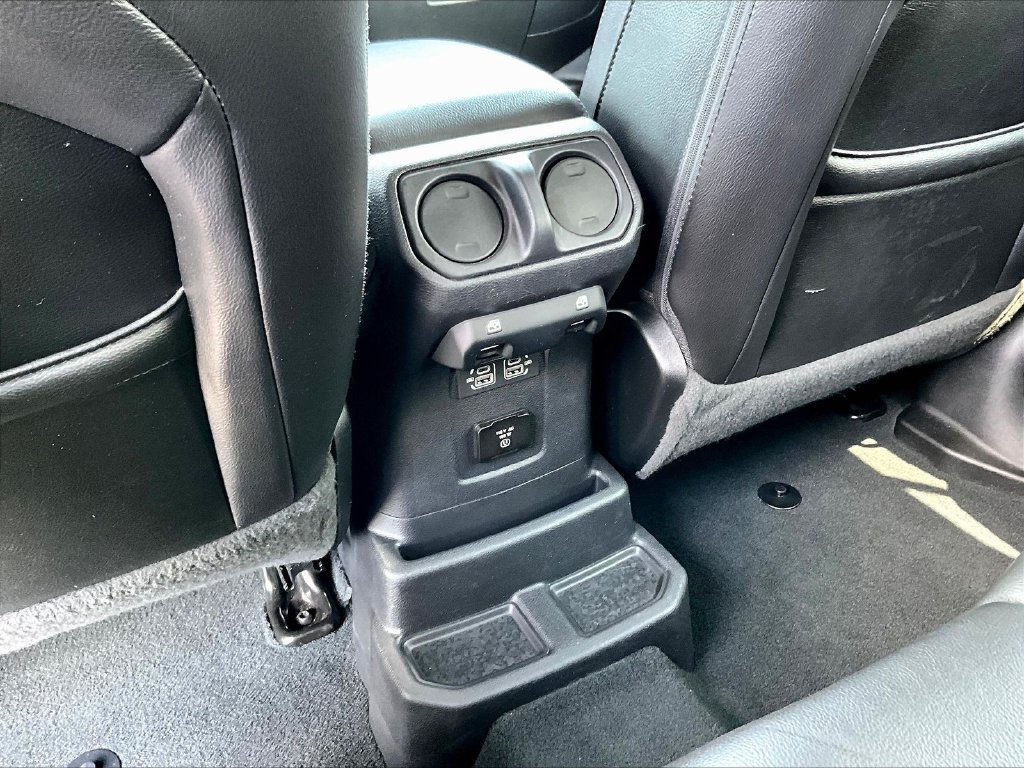 Used 2022 Jeep Wrangler Unlimited Sahara AWD/4WD image 10