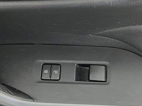 Used 2019 Toyota RAV4 LE image 31