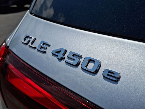 Used 2024 Mercedes-Benz GLE 450e 4MATIC image 32
