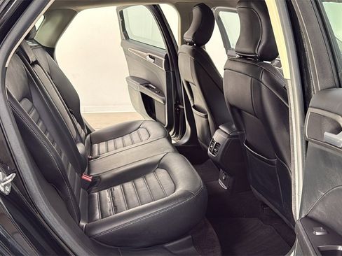 Used 2017 Ford Fusion SE image 17