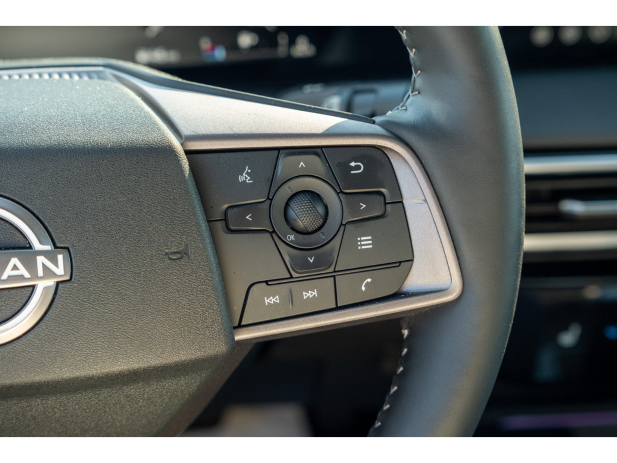 Used 2026 Nissan Sentra SV w/ SV Convenience Package FWD image 19