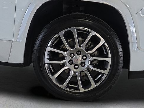 Used 2023 GMC Acadia Denali w/ Denali Ultimate Package FWD image 9