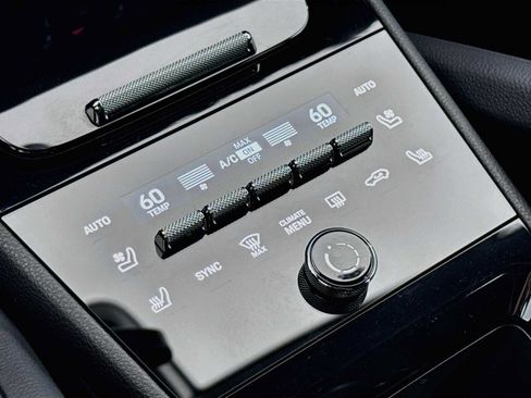 Certified 2025 Porsche Cayenne AWD/4WD image 21