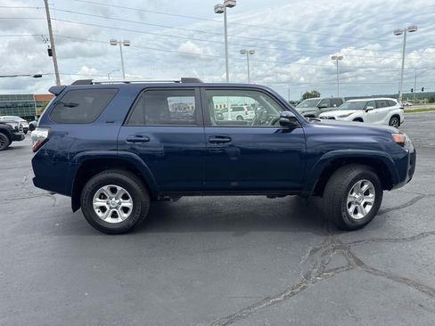 Used 2022 Toyota 4Runner SR5 Premium w/ Moonroof Package AWD/4WD image 10