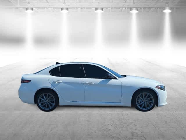 Used 2025 Alfa Romeo Giulia AWD image 9
