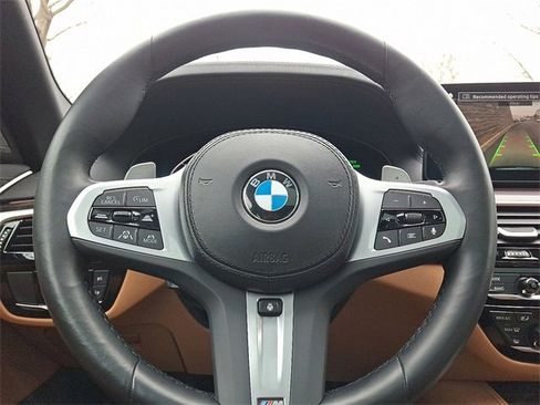 Used 2023 BMW M550i xDrive w/ Dynamic Handling Package image 22