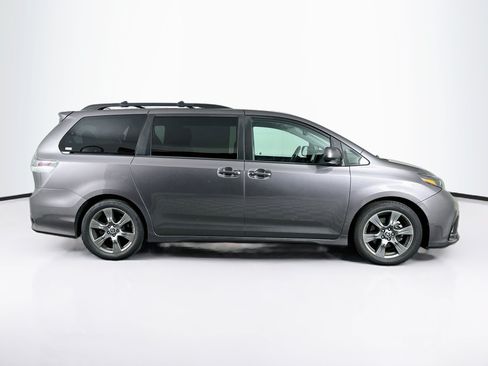 Used 2020 Toyota Sienna SE Premium FWD image 10