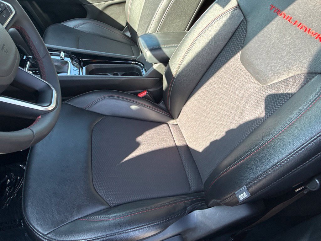 Used 2025 Jeep Compass Trailhawk AWD/4WD image 16
