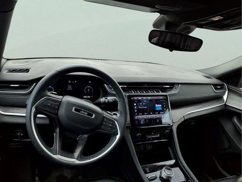 Used 2024 Jeep Grand Cherokee L Limited w/ Black Appearance Package AWD/4WD image 9