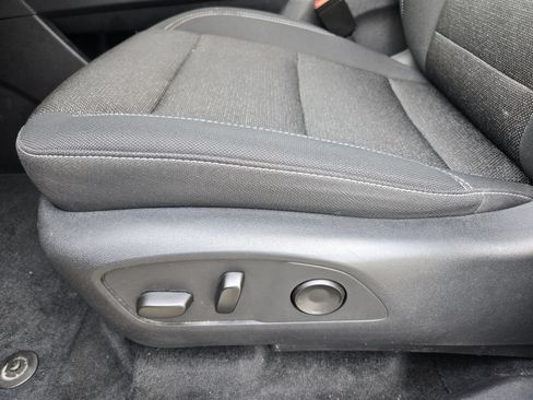 Used 2024 Chevrolet Traverse LT FWD image 25