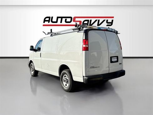 Used 2022 GMC Savana 2500 w/ Driver Convenience Package image 5