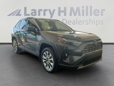 Used 2025 Toyota RAV4 Limited w/ Advanced Technology Package FWD image 7