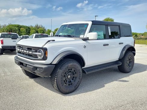 New 2026 Ford Bronco Outer Banks w/ Sasquatch Package AWD/4WD image 4