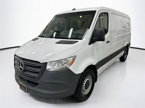 Used 2025 Mercedes-Benz Sprinter 2500 image 3