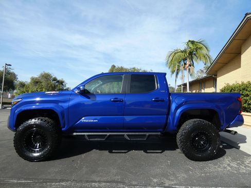 Used 2025 Toyota Tacoma SR5 image 14