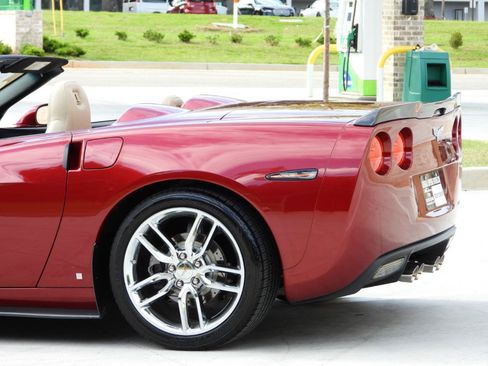 Used 2006 Chevrolet Corvette Convertible w/ Preferred Equipment Group RWD image 39