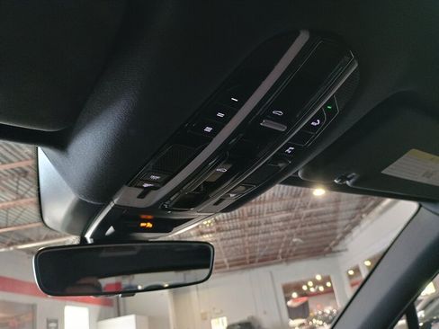 Used 2019 Porsche Cayenne AWD/4WD image 25