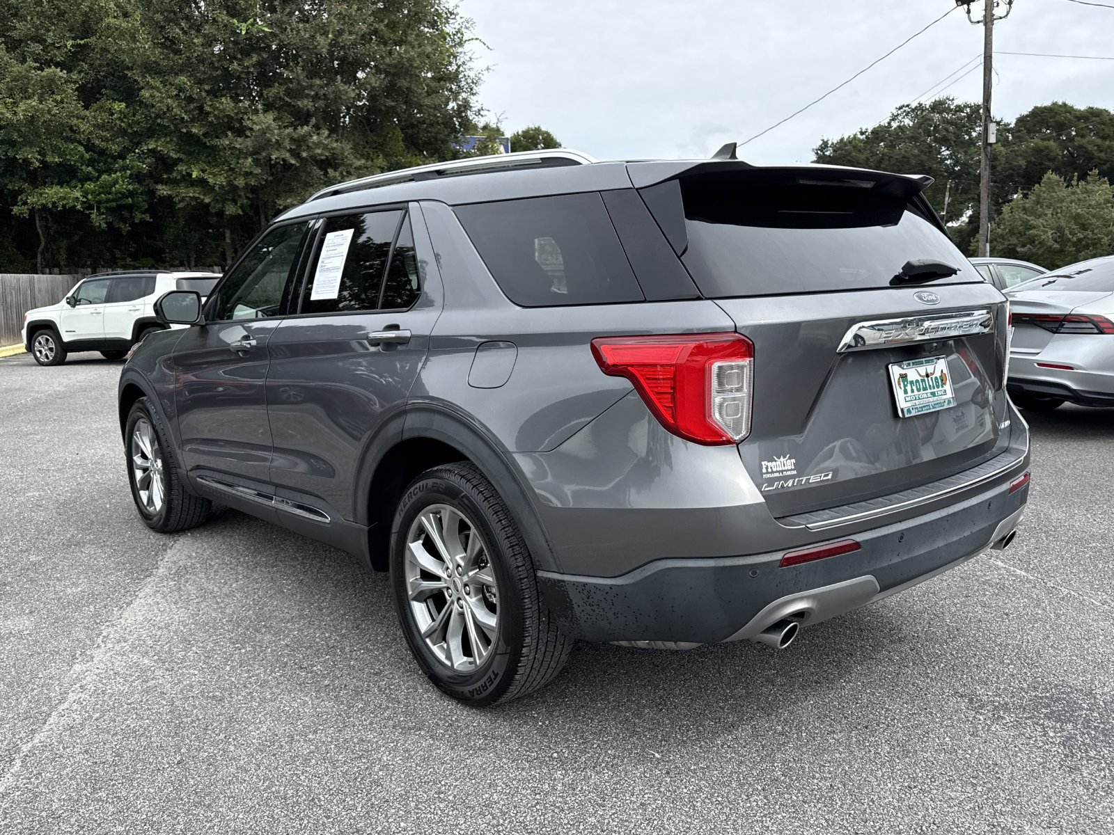 Used 2022 Ford Explorer Limited AWD/4WD image 3