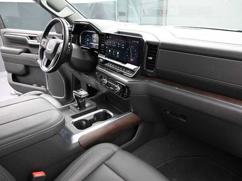 Used 2024 GMC Sierra 1500 SLT w/ SLT Premium Plus Package AWD/4WD image 30