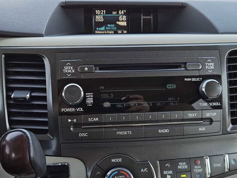 Used 2011 Toyota Sienna XLE image 17