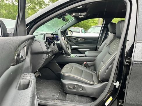 Used 2024 Chevrolet Traverse RS AWD/4WD image 14
