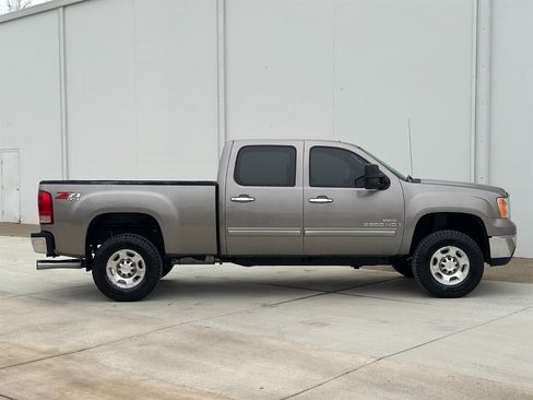 Used 2007 GMC Sierra 2500 SLE w/ Z71 Off-Road Package image 5