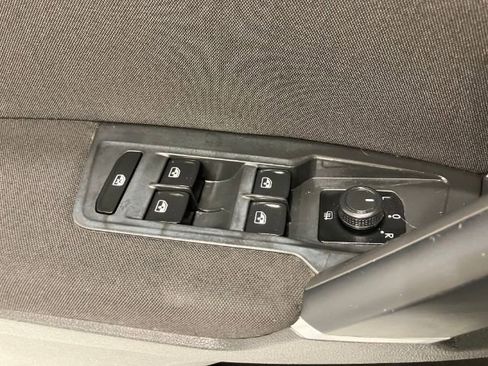Used 2018 Volkswagen Tiguan S FWD image 26