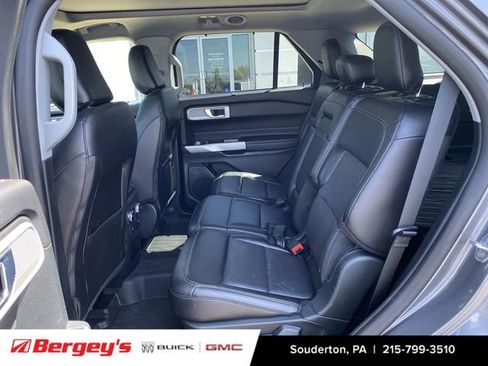 Used 2021 Ford Explorer Limited w/ Equipment Group 301A AWD/4WD image 27