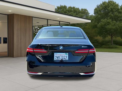 Used 2026 BMW 530i w/ Premium Package RWD image 10
